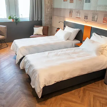 Loginn Hotel *