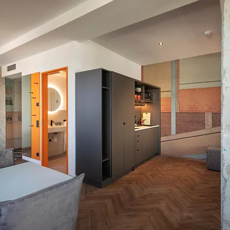 Loginn Hotel 3*